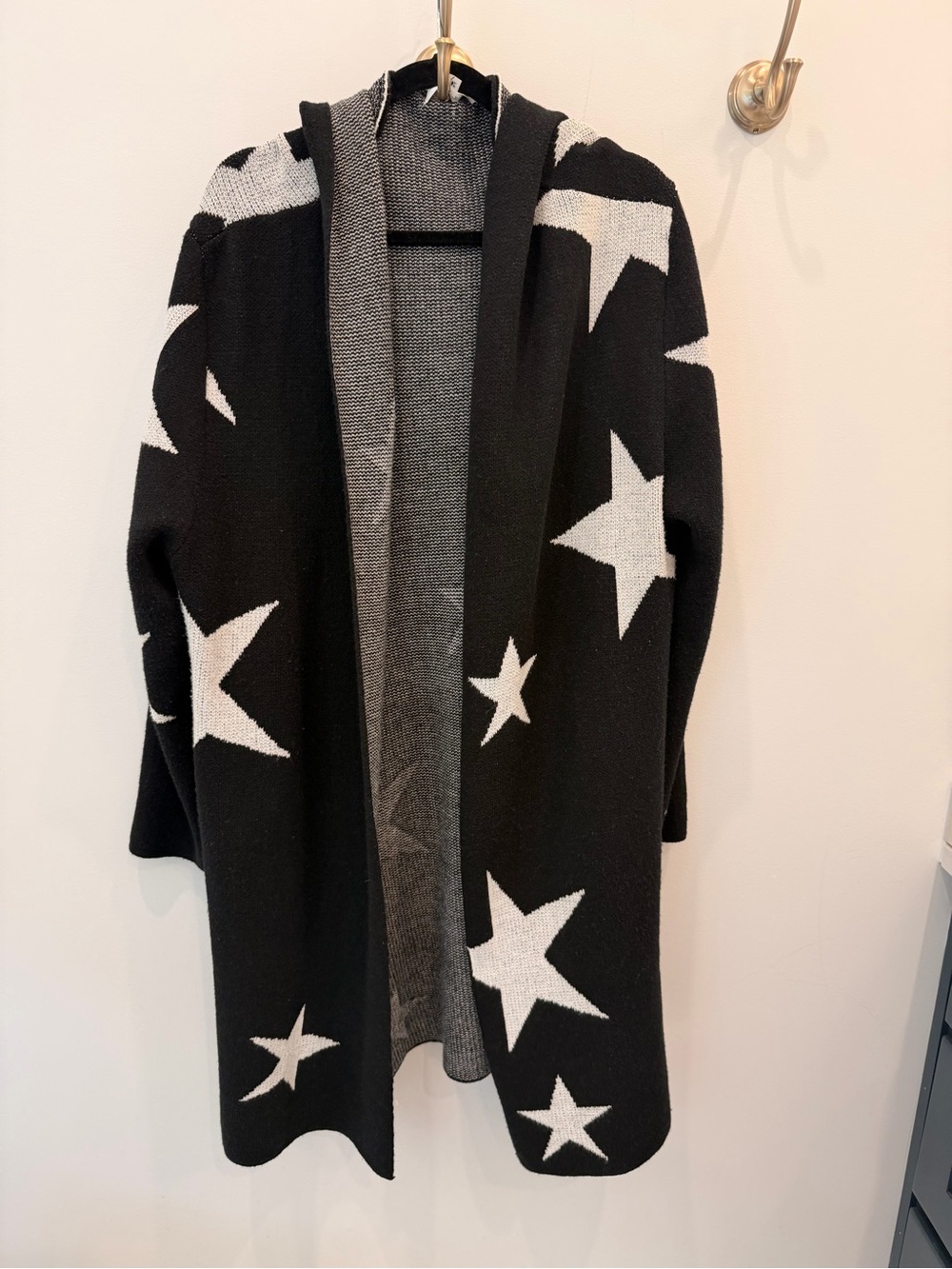 Vigoss Black & White Star Open-Front Knit Cardigan